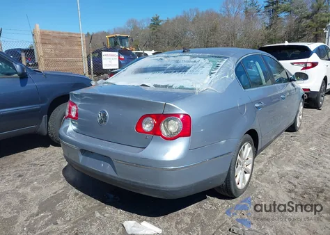 2007 Volkswagen Passat Sedan from USA, damaged, VIN WVWAU73C87P118953